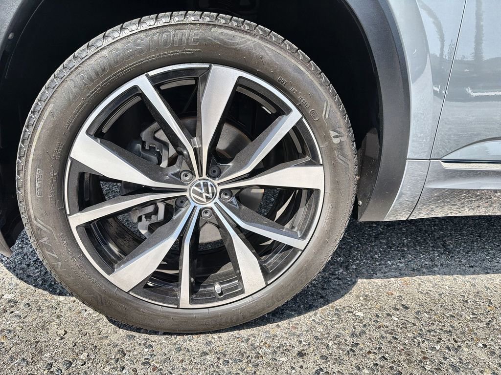 Used 2024 Volkswagen Atlas Cross Sport SEL Premium R-Line image 19