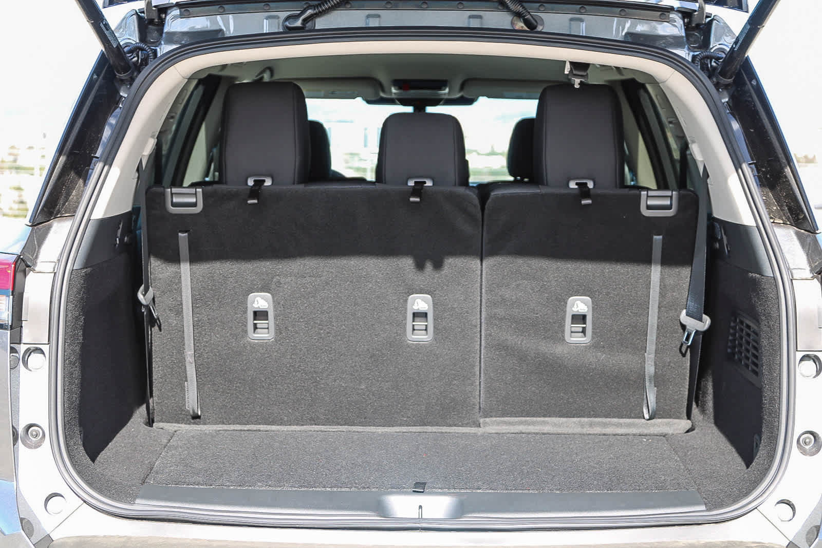 New 2025 Nissan Pathfinder SV w/ Black Appearance Package FWD image 12