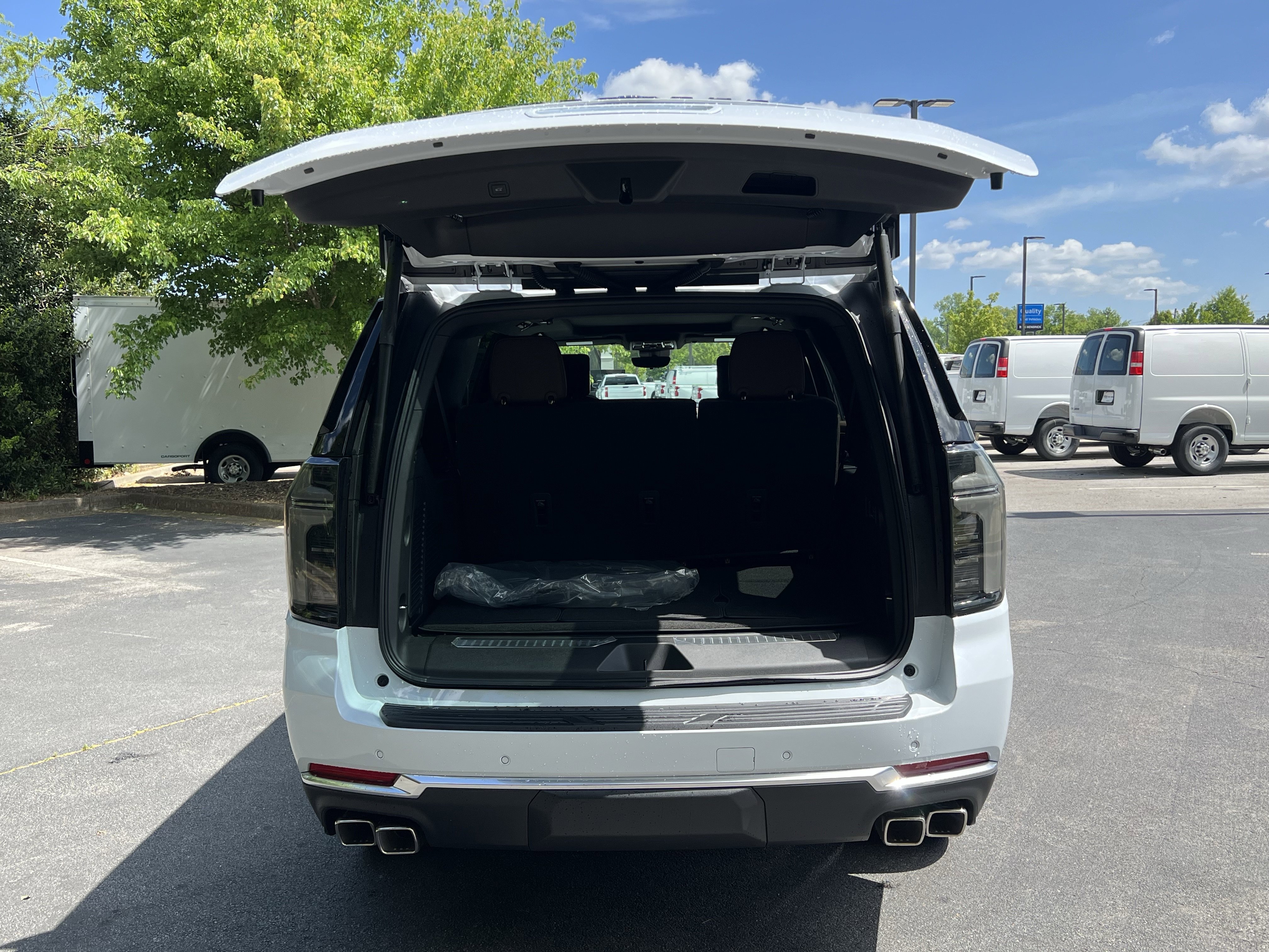 New 2026 Chevrolet Suburban High Country AWD/4WD image 11