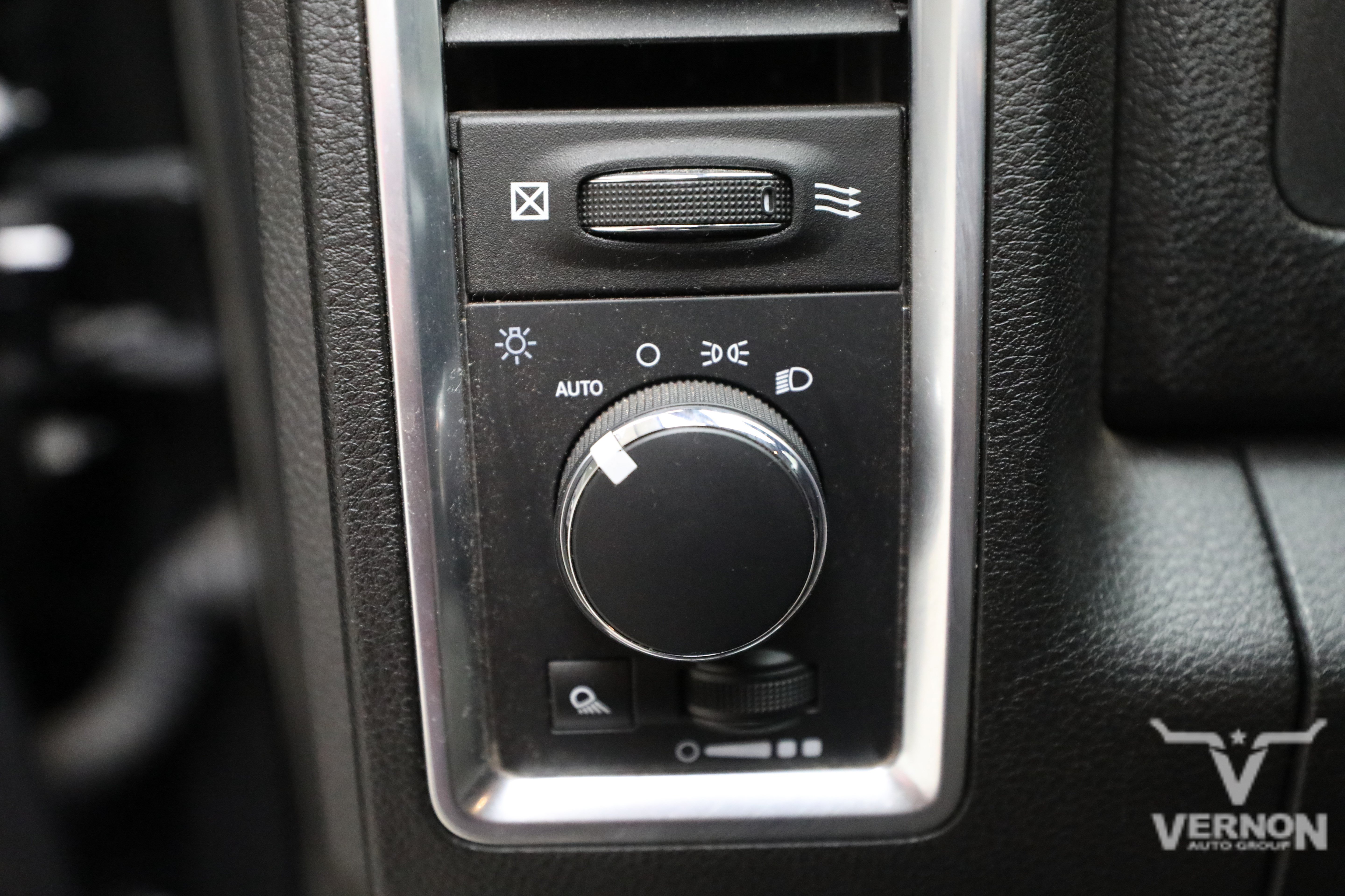 Used 2022 RAM 1500 Classic SLT w/ Trailer & Traction Group RWD image 15