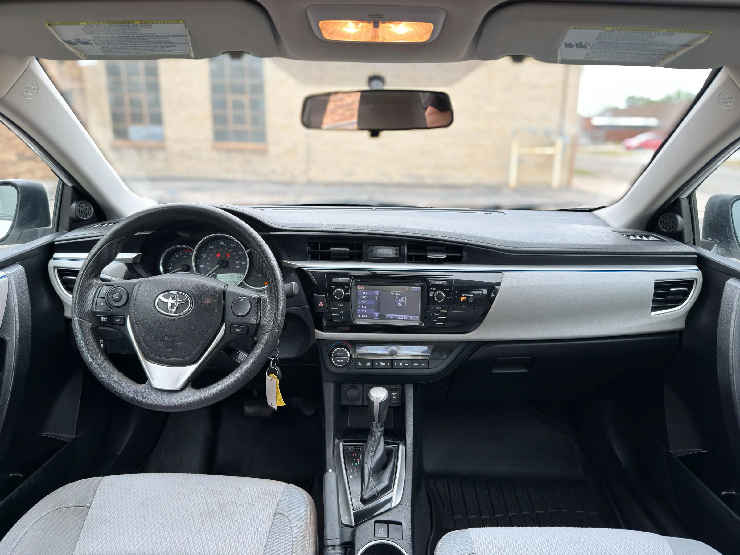 Used 2016 Toyota Corolla LE FWD image 10