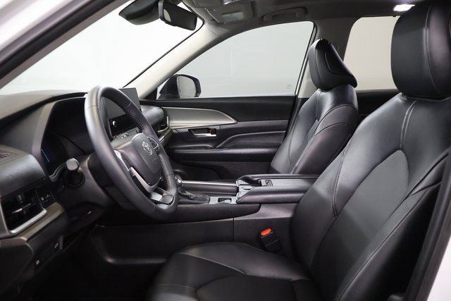 Certified 2025 Toyota Grand Highlander AWD Hybrid image 12
