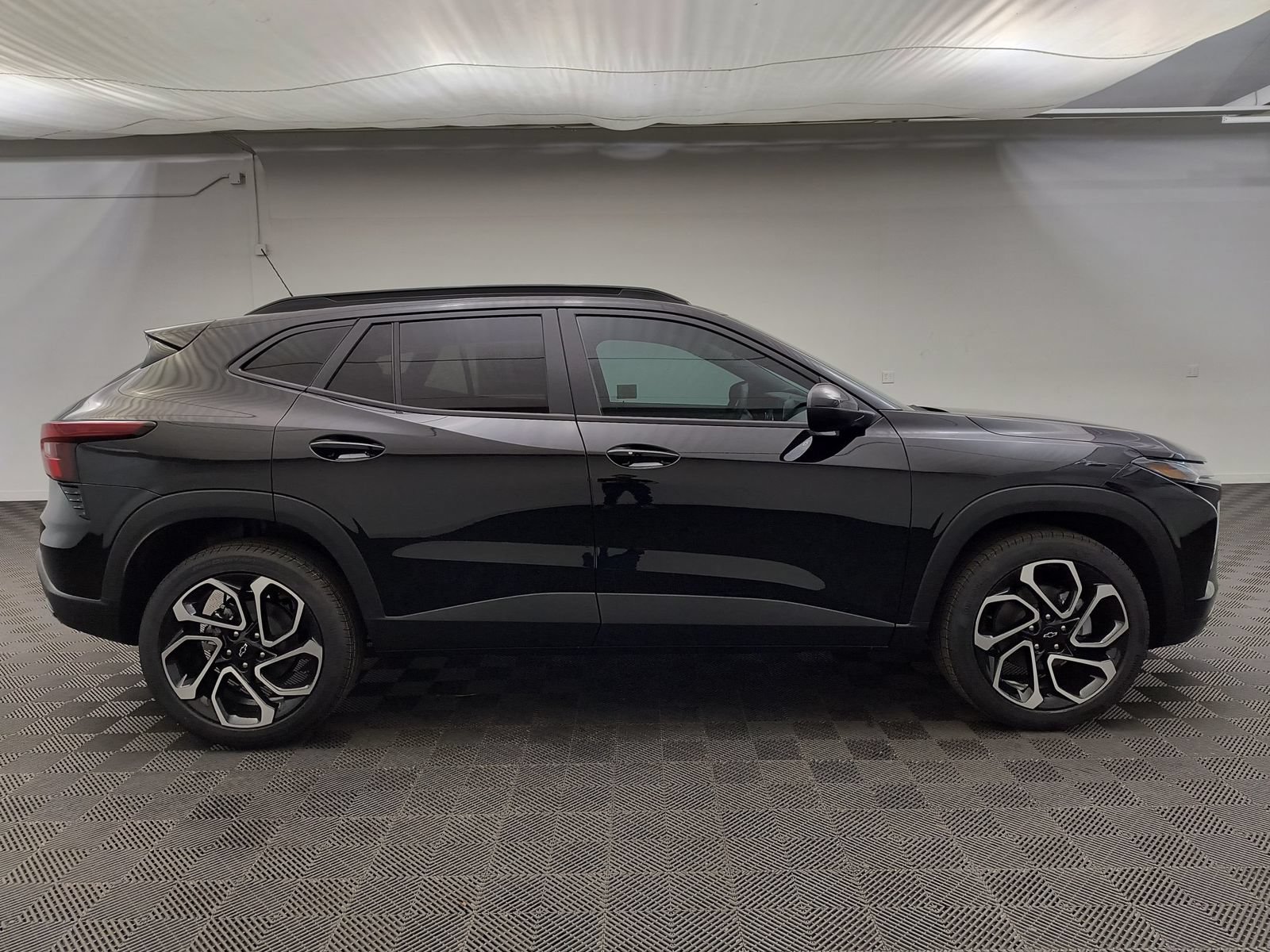 New 2026 Chevrolet Trax RS w/ Sunroof Package FWD image 8
