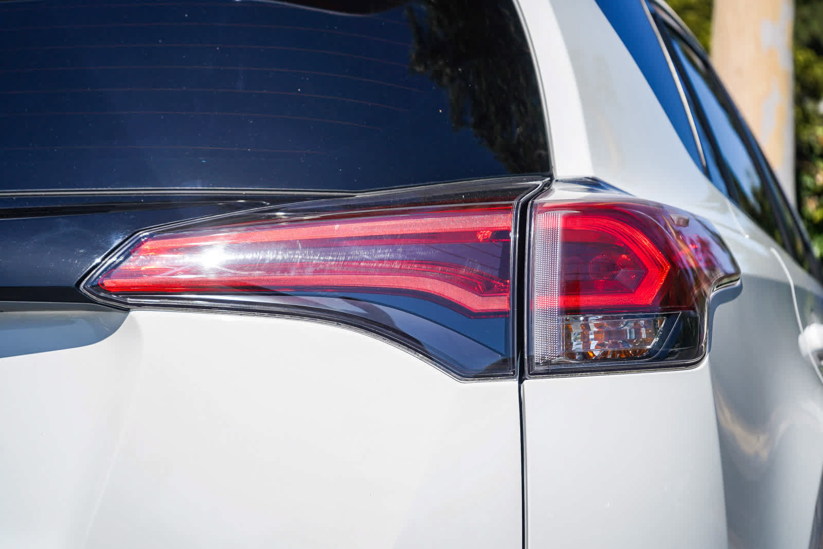 Used 2018 Toyota RAV4 SE w/ Power Extra Value Package FWD image 7