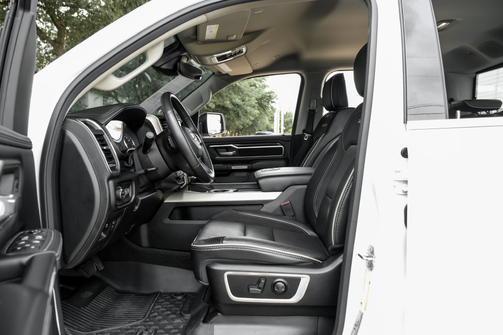 Used 2022 RAM 1500 Laramie AWD/4WD image 44
