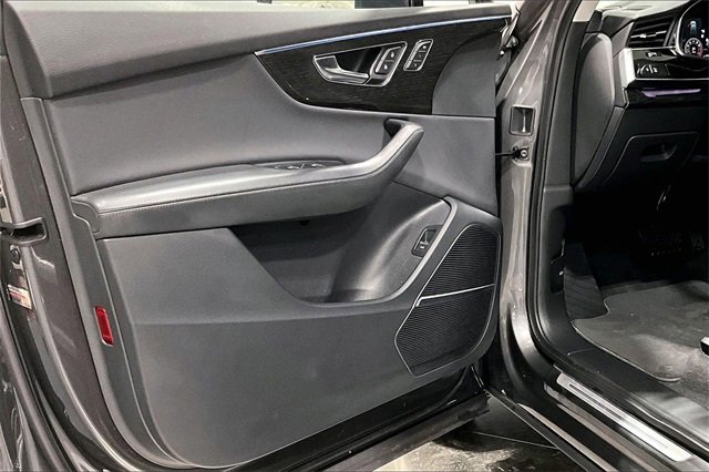 Used 2022 Audi Q7 3.0T Prestige image 17