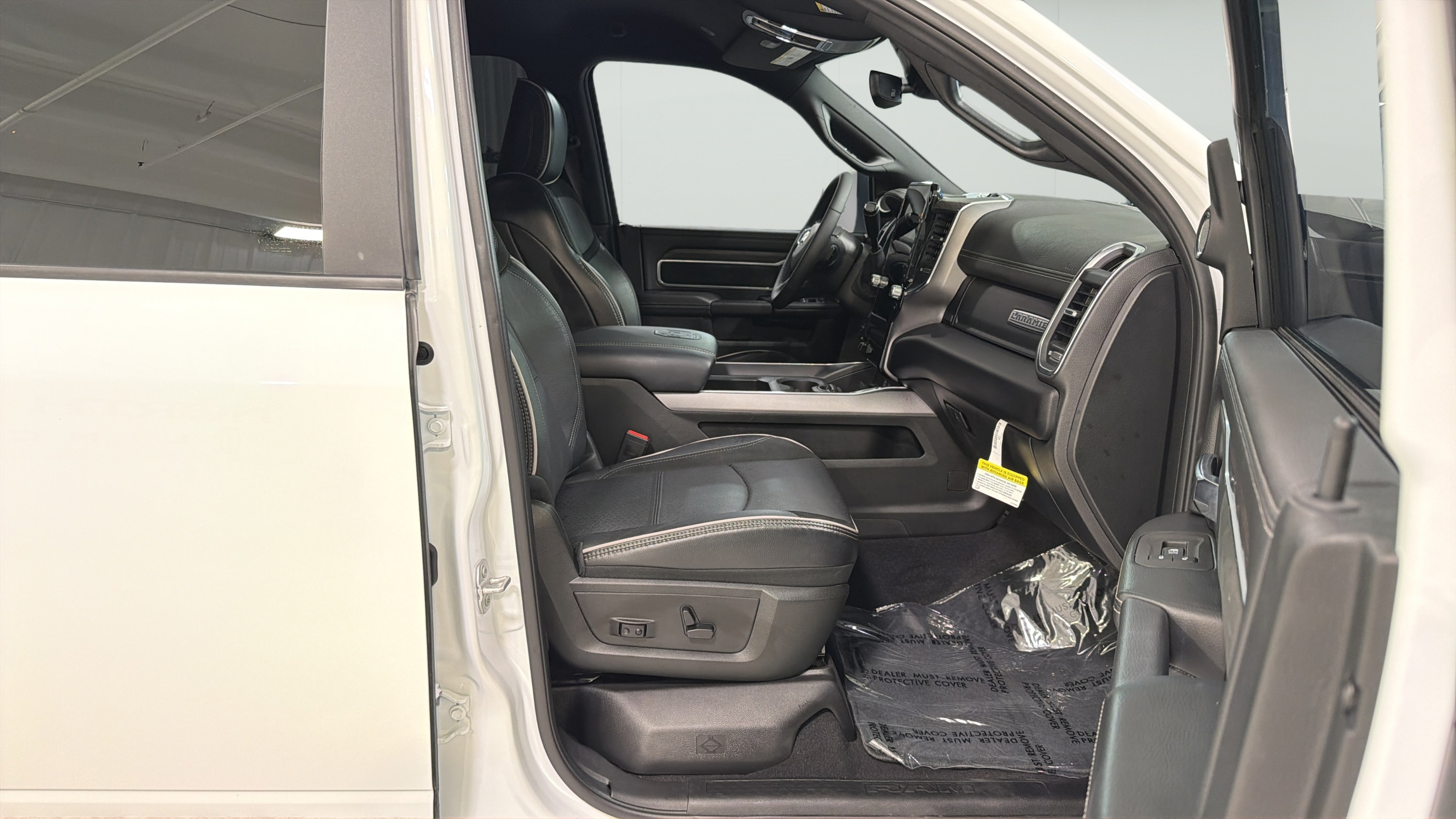 Used 2026 RAM 2500 Laramie AWD/4WD image 25