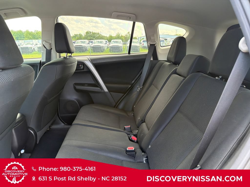Used 2018 Toyota RAV4 LE FWD image 32
