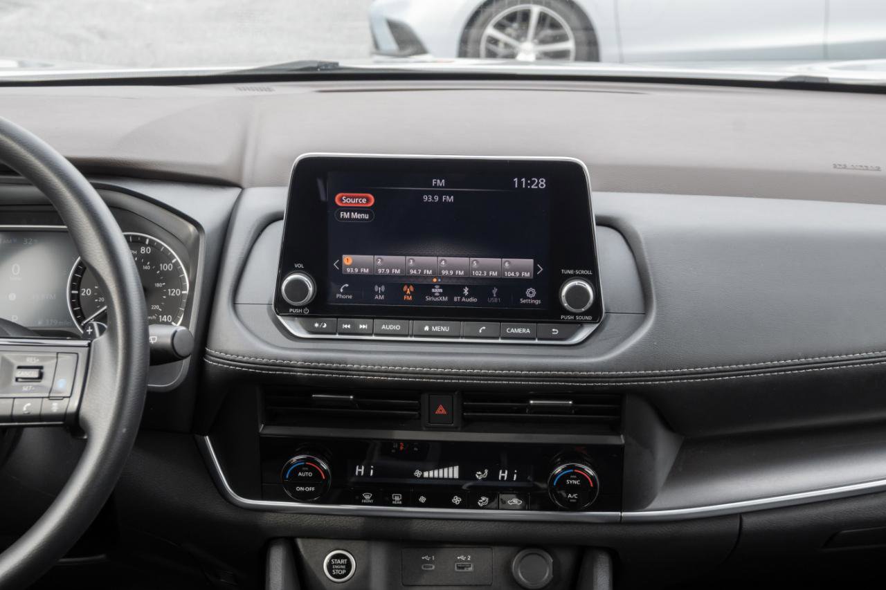 Used 2023 Nissan Rogue SV image 27