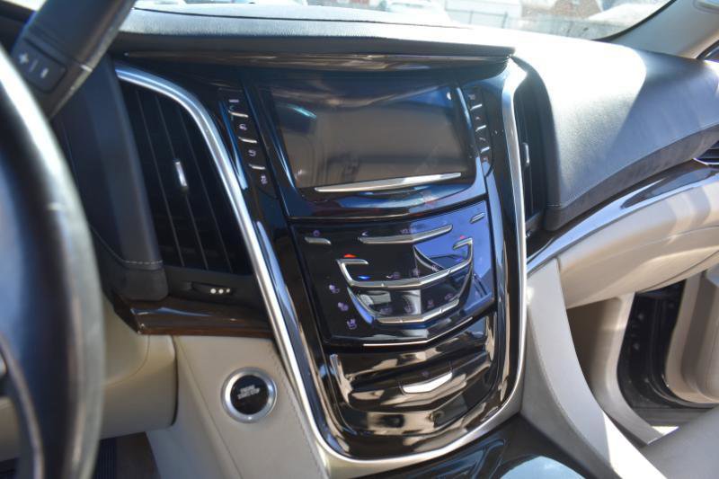 Used 2019 Cadillac Escalade ESV Luxury image 55
