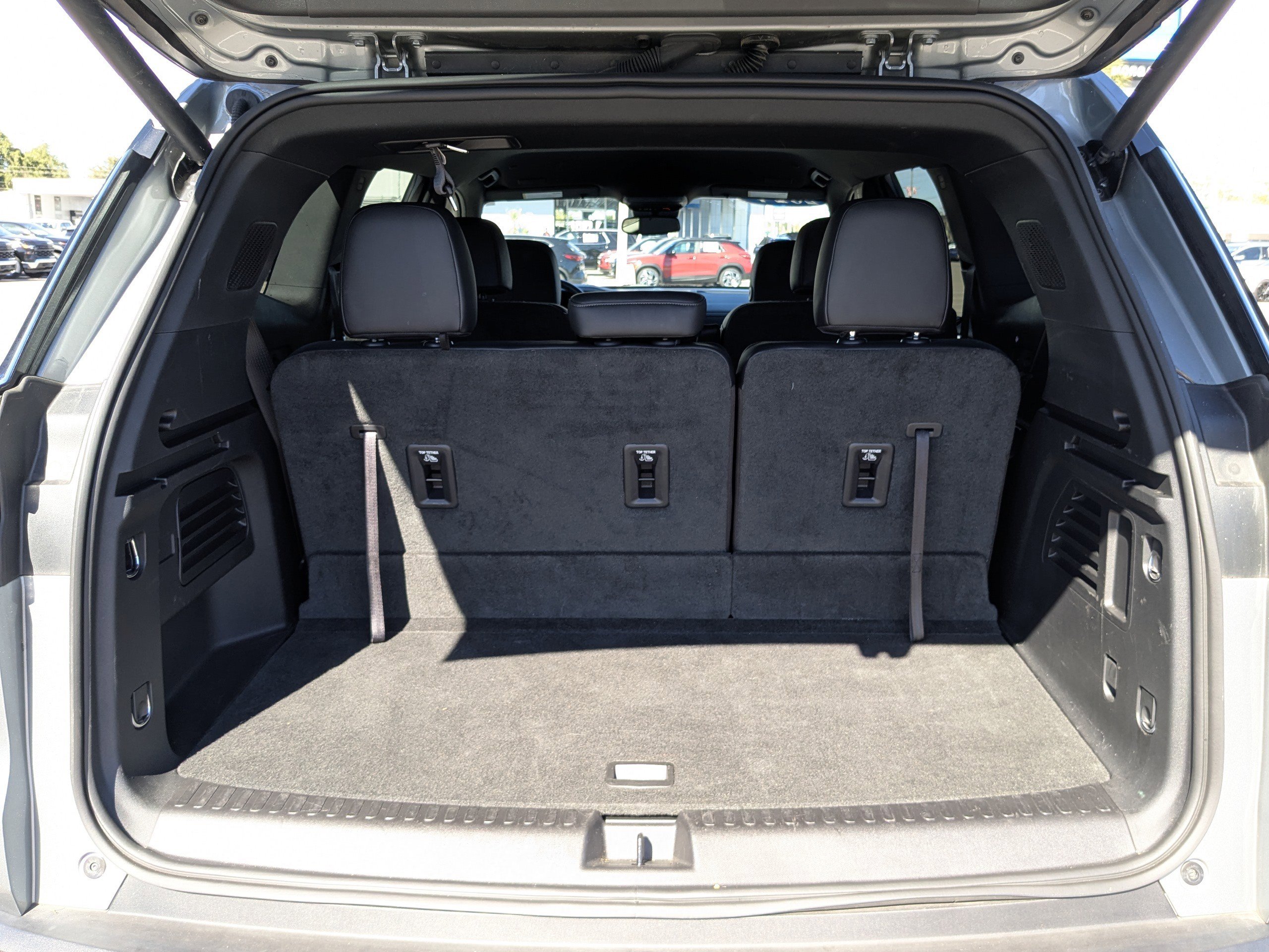 Used 2024 GMC Acadia Elevation image 12