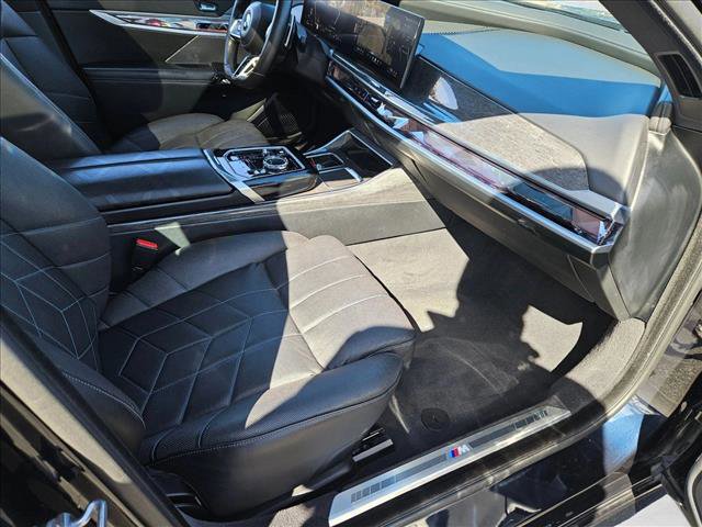 Used 2024 BMW 740i w/ Premium Package image 18