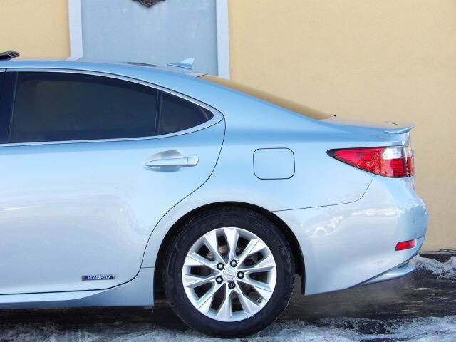 Used 2013 Lexus ES 300h w/ Luxury Pkg FWD image 6