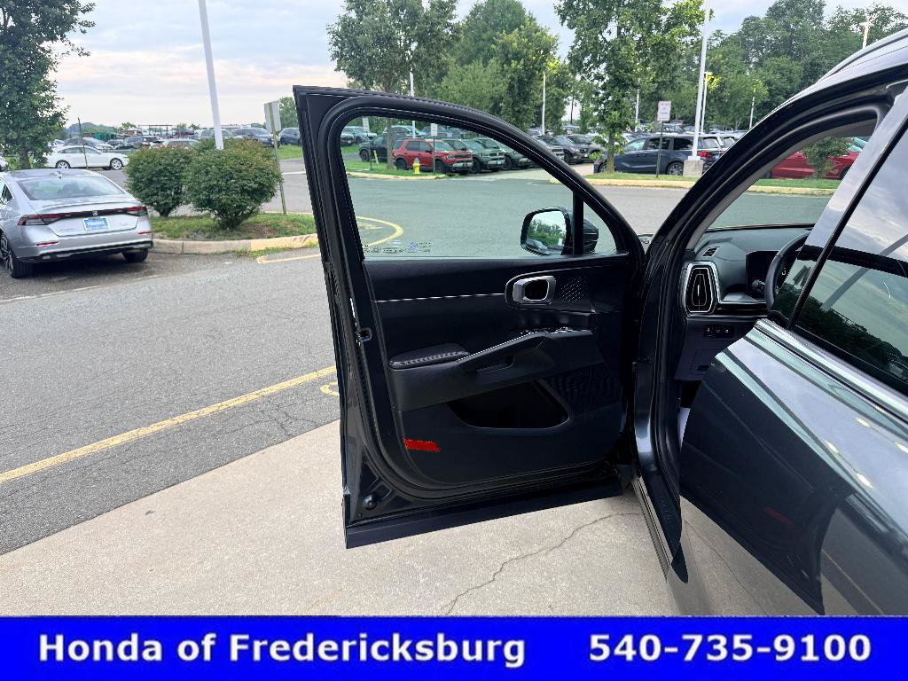 Used 2025 Kia Sorento EX w/ Panoramic Sunroof Package FWD image 14