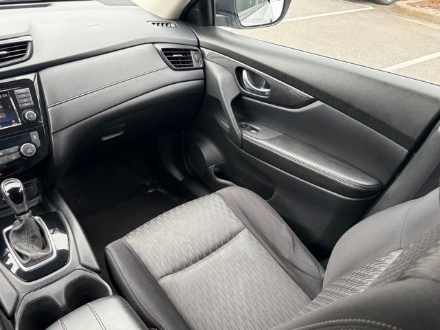 Used 2018 Nissan Rogue SV image 34