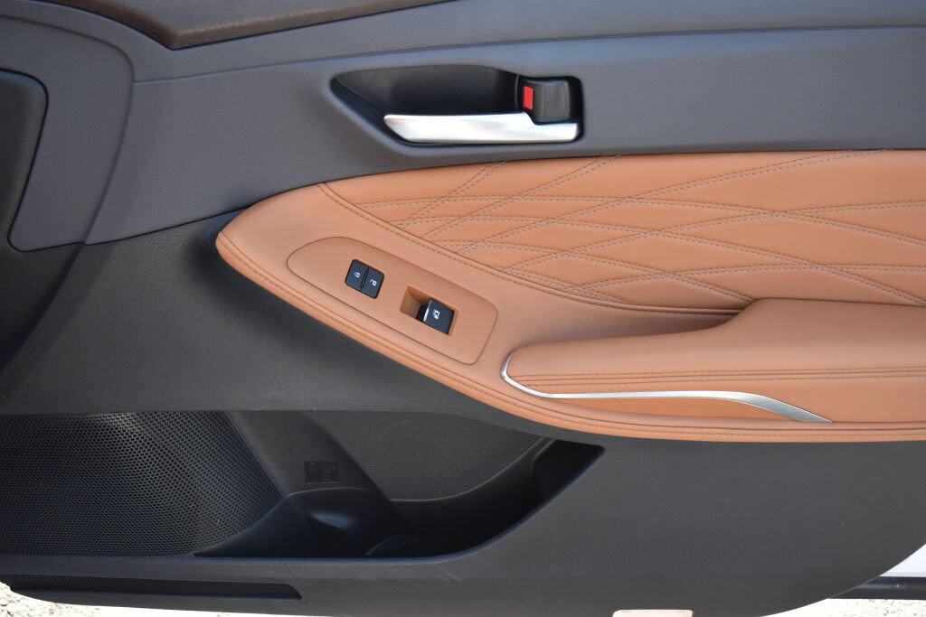 Certified 2019 Toyota Avalon Limited w/ Advanced Safety Package FWD image 24