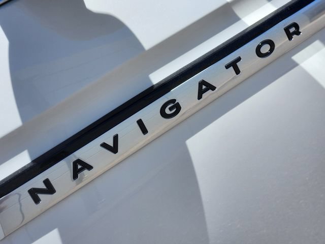 New 2026 Lincoln Navigator Premiere AWD/4WD image 17