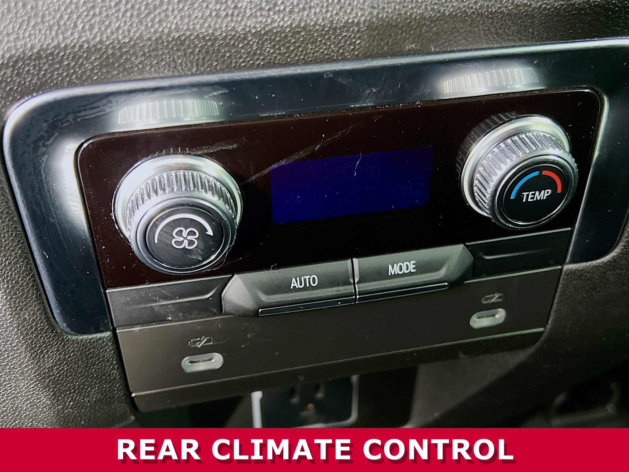 Used 2024 GMC Yukon XL SLT image 27