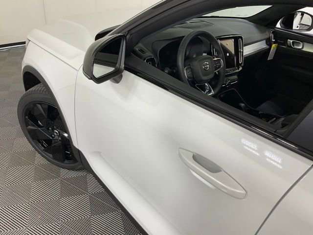 New 2026 Volvo XC40 B5 Ultra w/ Protection Package Premier image 38