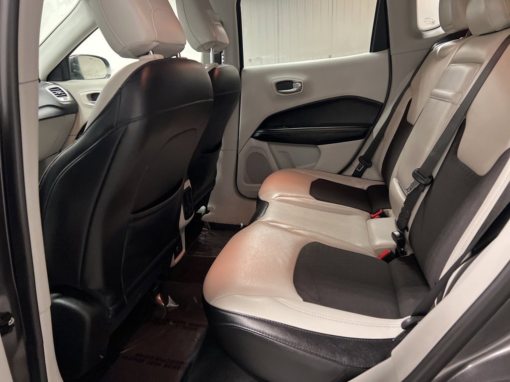 Used 2017 Jeep Compass Latitude image 9