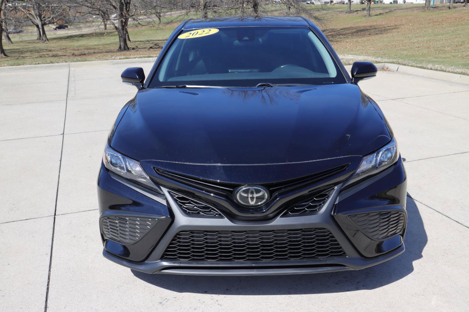 Used 2022 Toyota Camry SE FWD image 16
