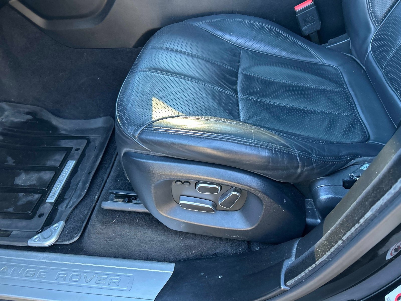 Used 2015 Land Rover Range Rover Sport HSE image 25