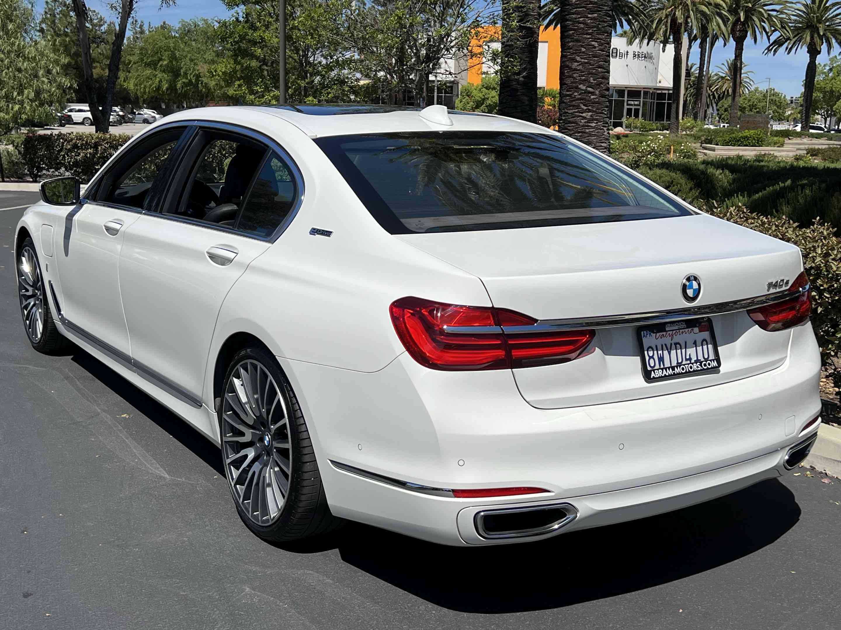 Used 2018 BMW 740e xDrive AWD/4WD image 2