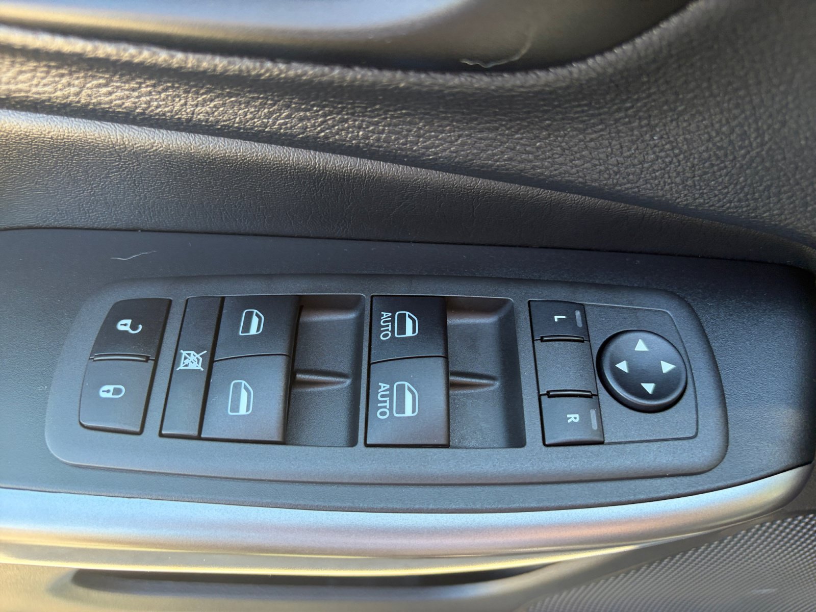 Used 2022 Jeep Cherokee Latitude Lux AWD/4WD image 13