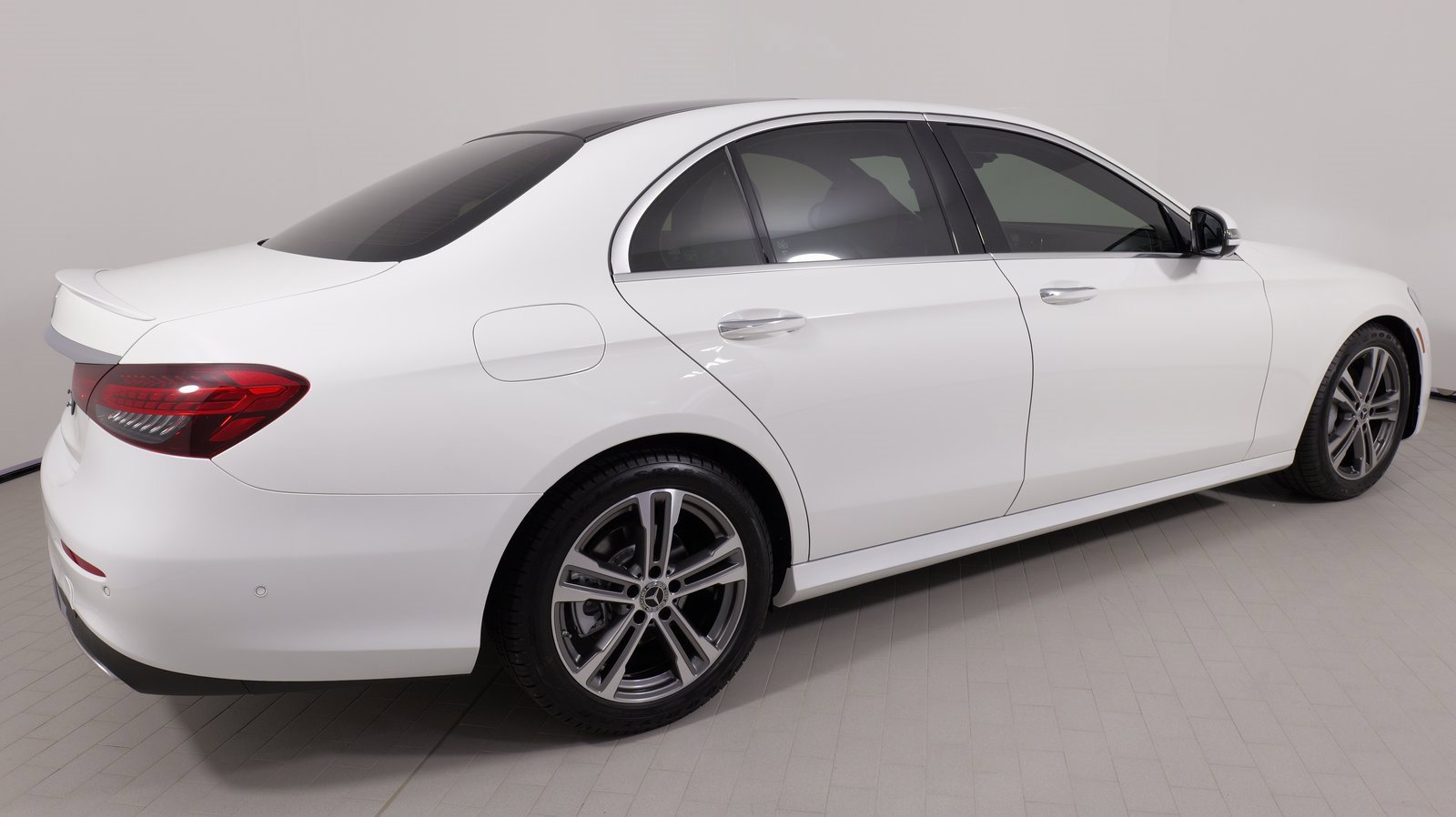 Used 2021 Mercedes-Benz E 350 Sedan image 27