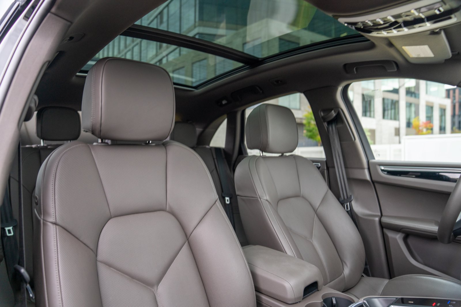 Certified 2026 Porsche Macan AWD/4WD image 25