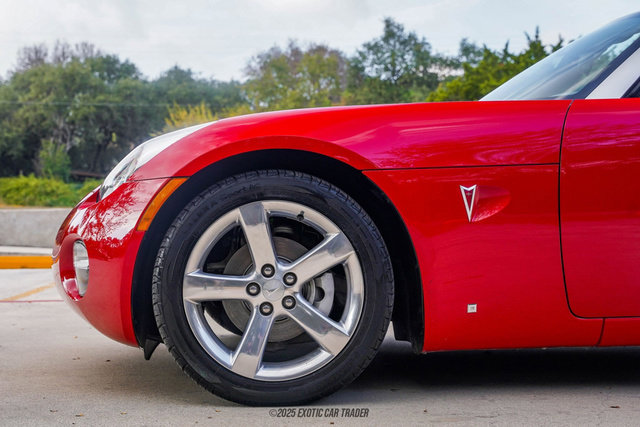 Used 2006 Pontiac Solstice Convertible w/ Premium Package image 4