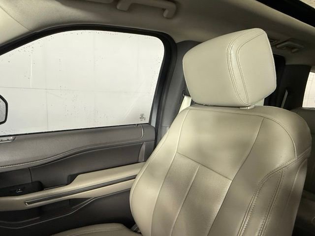 Used 2020 Ford Expedition XLT w/ Equipment Group 202A RWD image 21