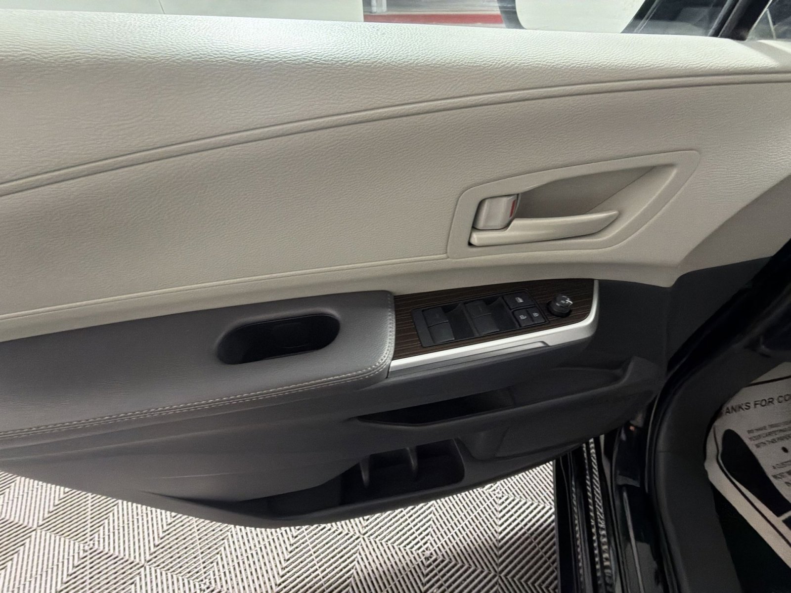 Used 2024 Toyota Sienna LE image 15