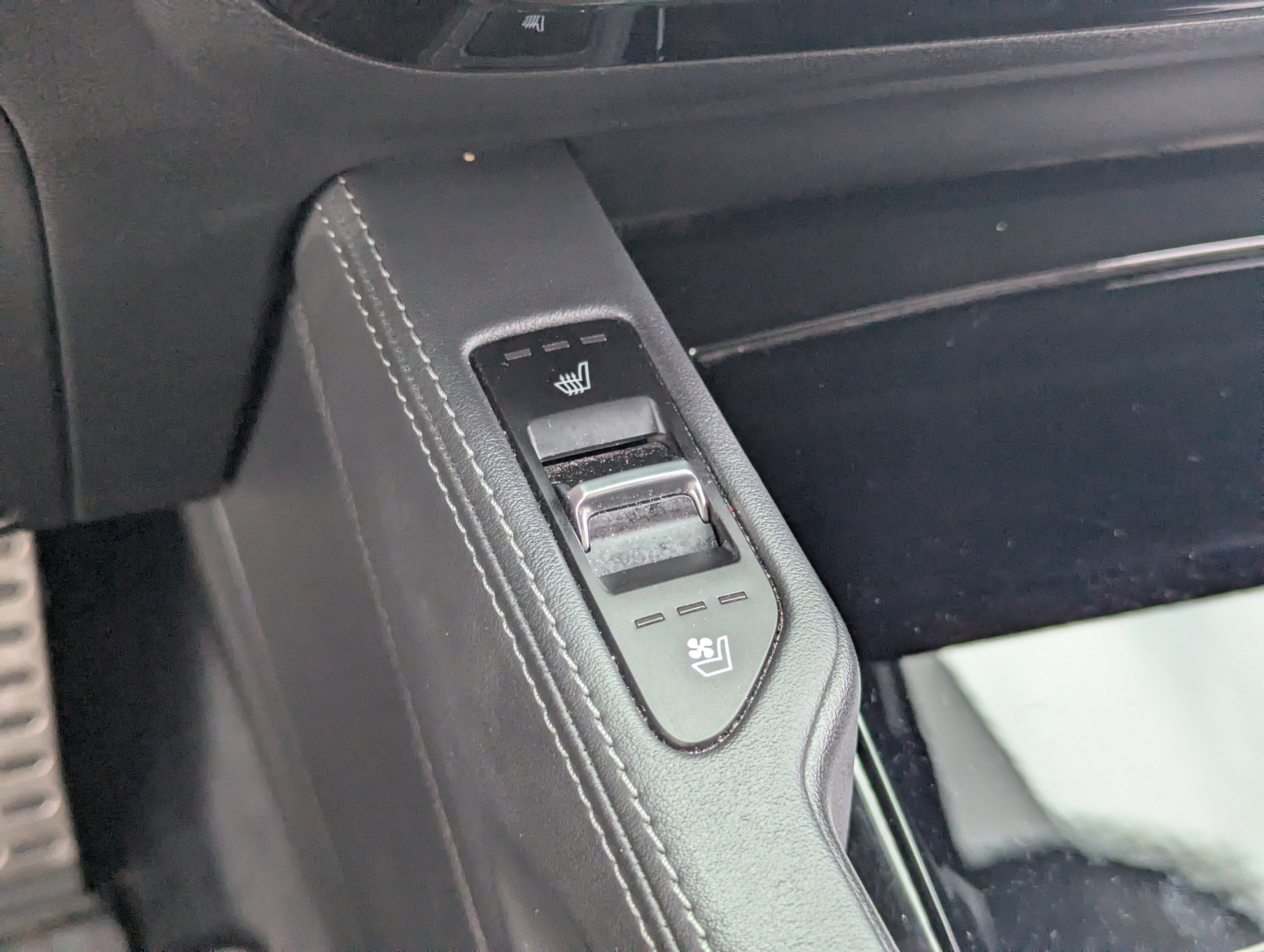 Certified 2021 Kia Telluride SX w/ SX Prestige Package image 27