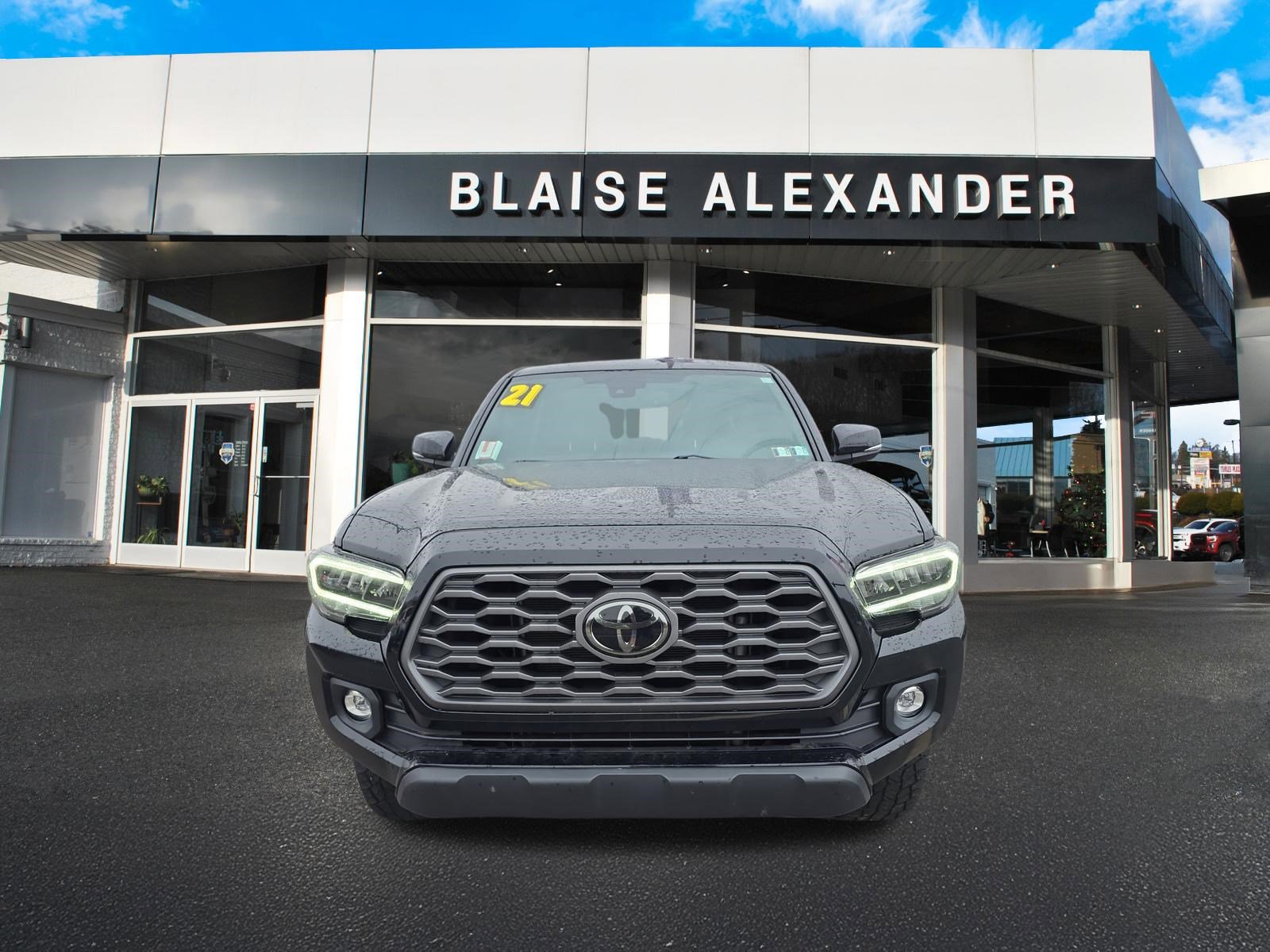 Used 2021 Toyota Tacoma TRD Off-Road w/ Blackout Package (TMS) AWD/4WD image 9