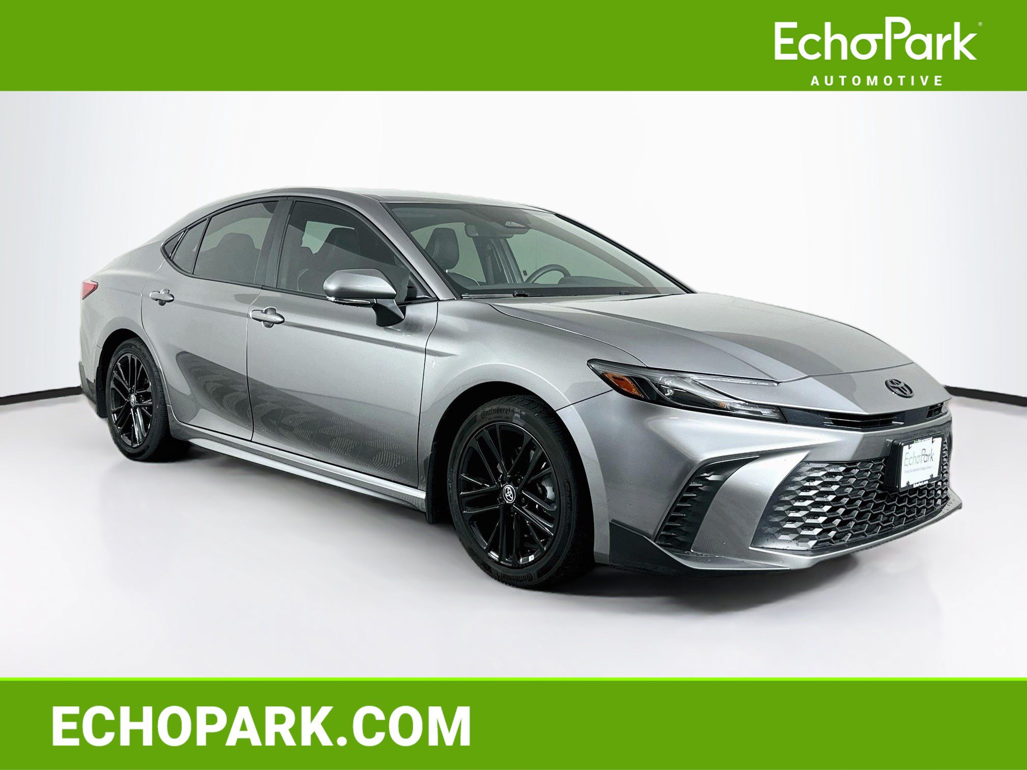 Used 2025 Toyota Camry SE w/ Convenience Package FWD image 1
