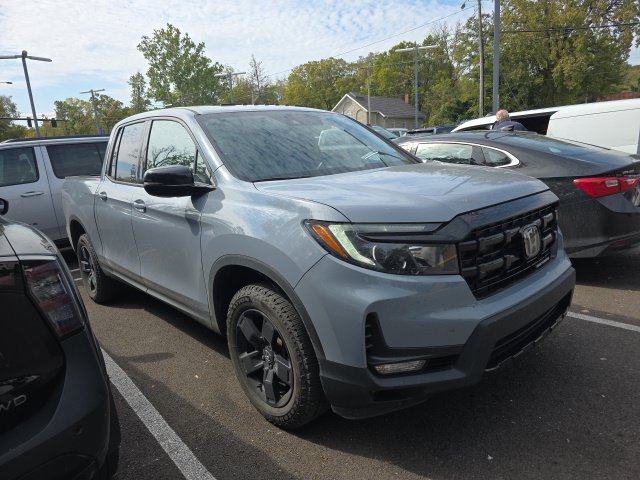 Used 2025 Honda Ridgeline Black Edition image 3