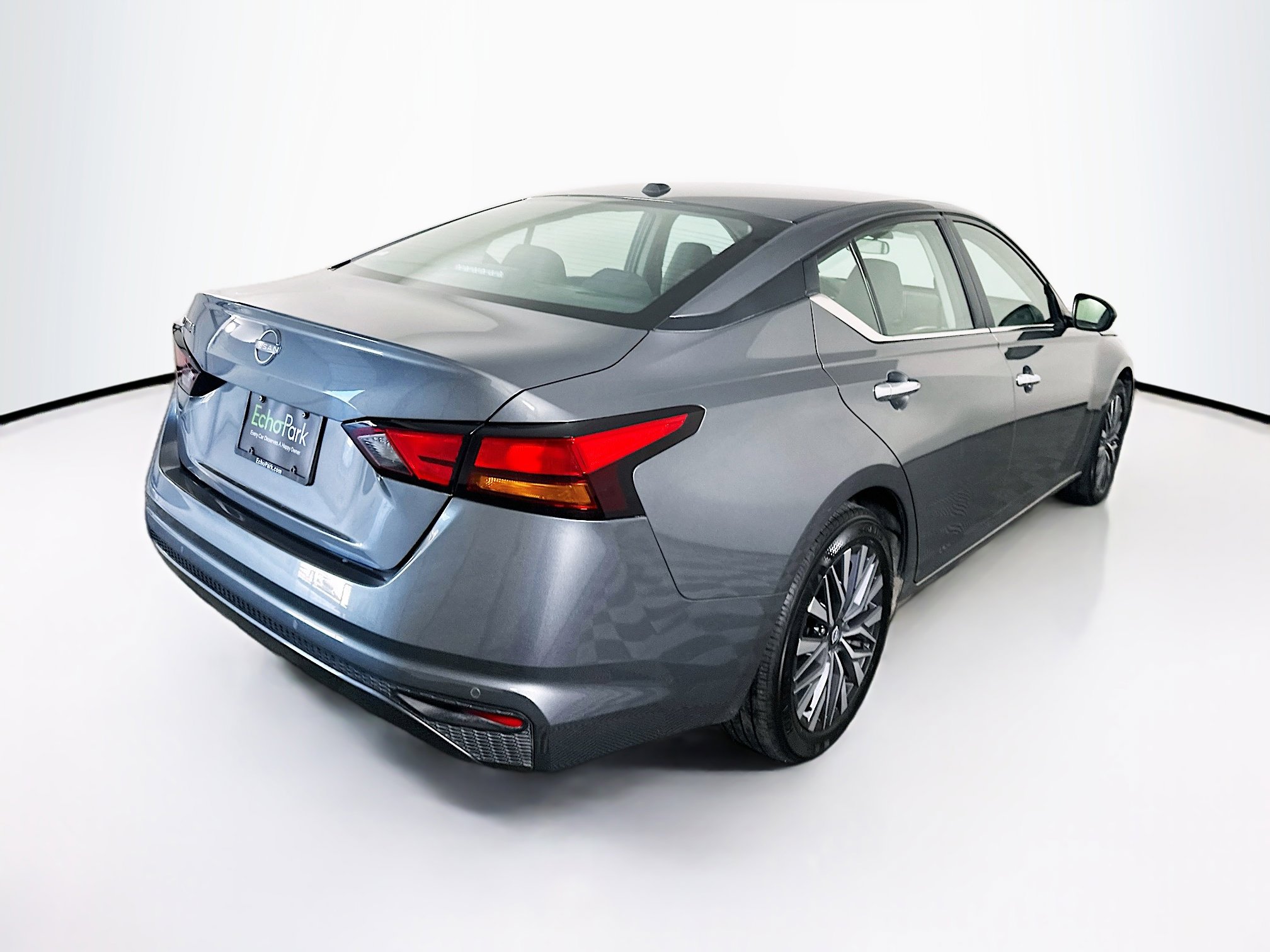 Used 2025 Nissan Altima 2.5 SV image 9