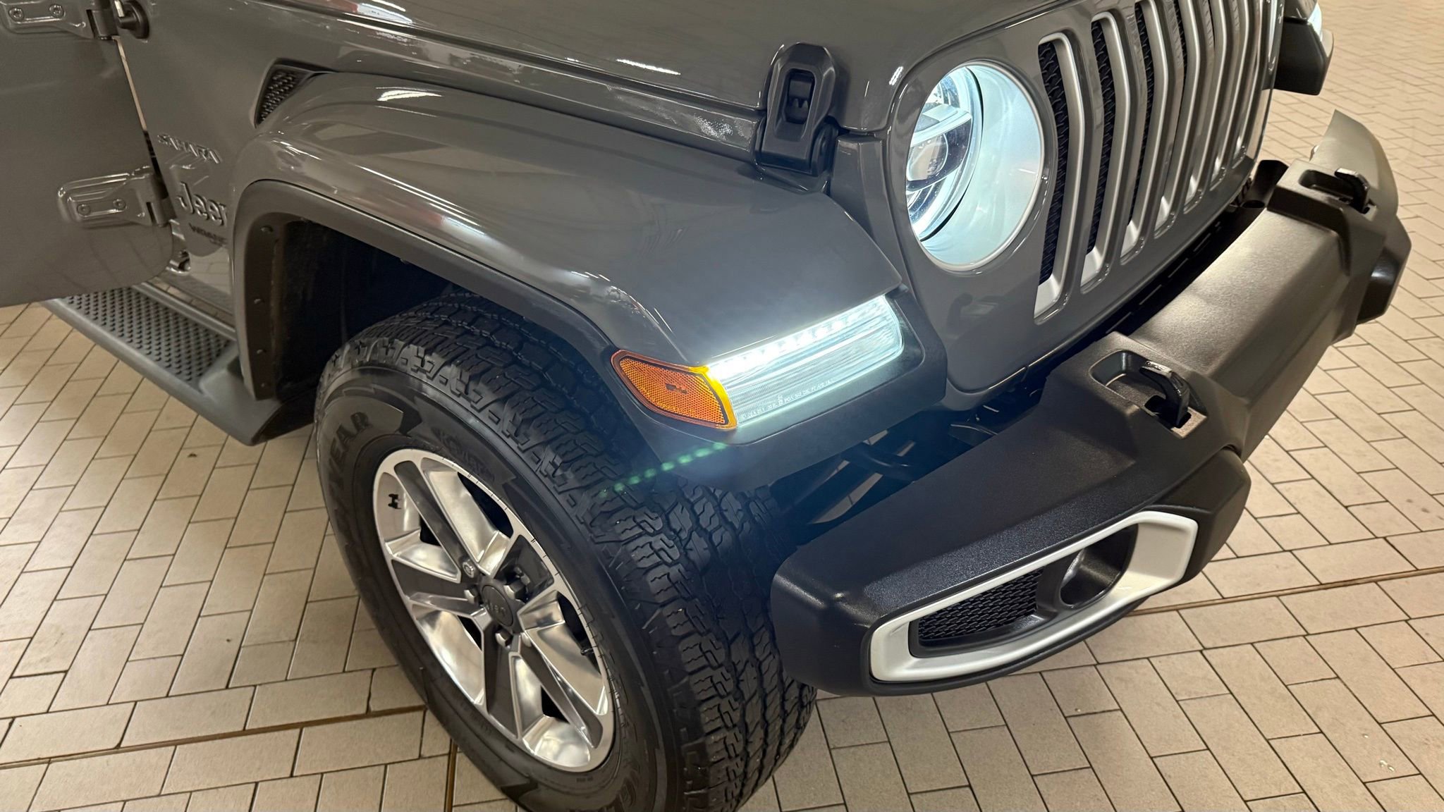 Used 2021 Jeep Wrangler Unlimited Sahara image 13