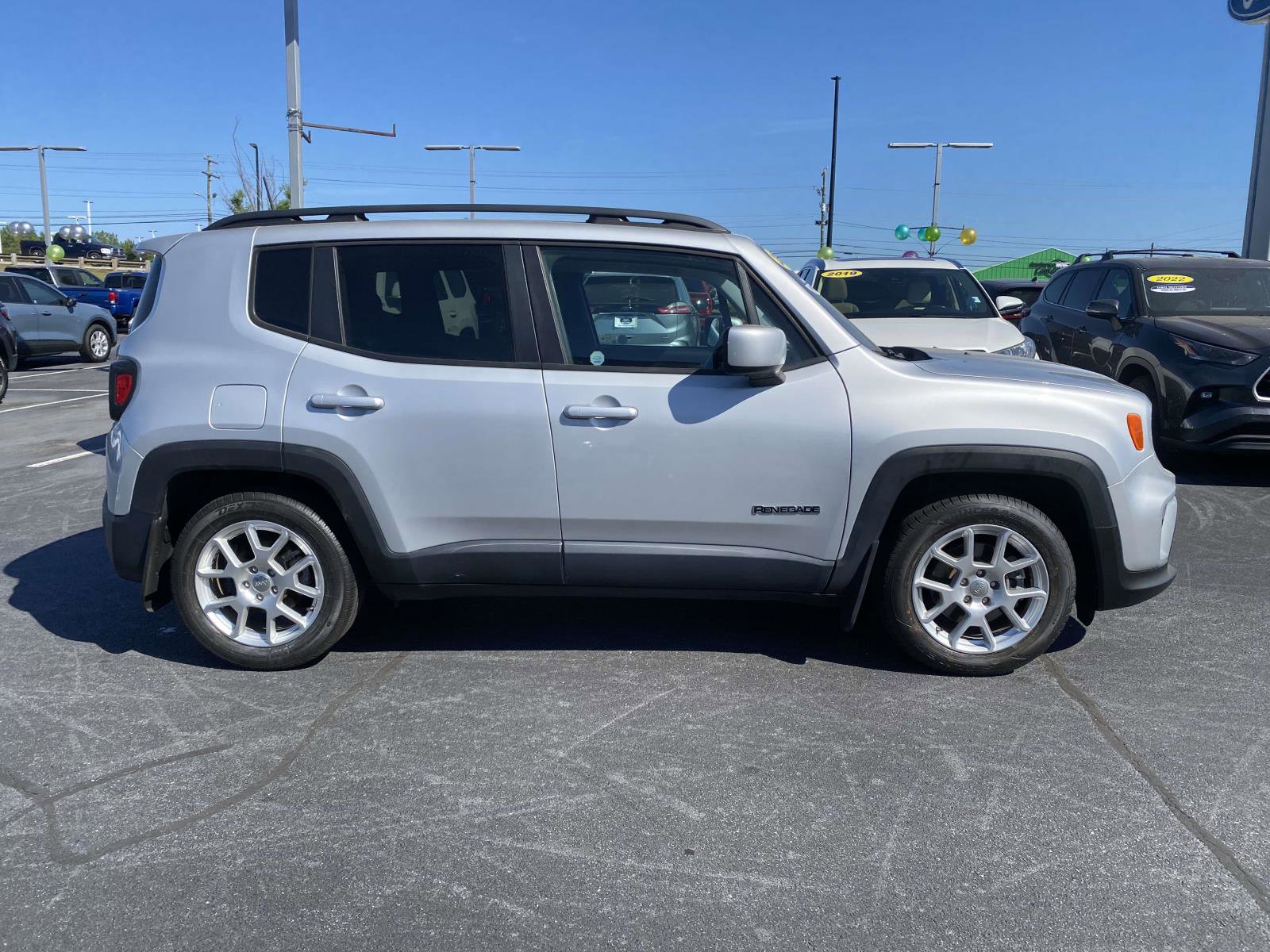 Used 2020 Jeep Renegade Latitude FWD image 8