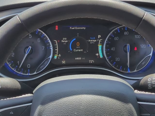 Used 2024 Chrysler Pacifica Touring-L FWD image 9