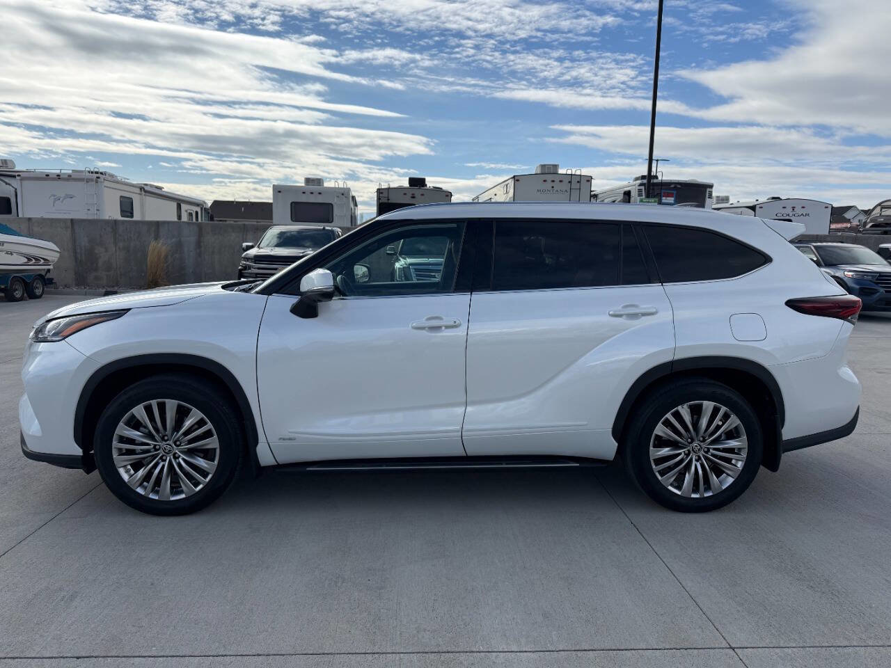 Used 2024 Toyota Highlander Platinum AWD/4WD image 6