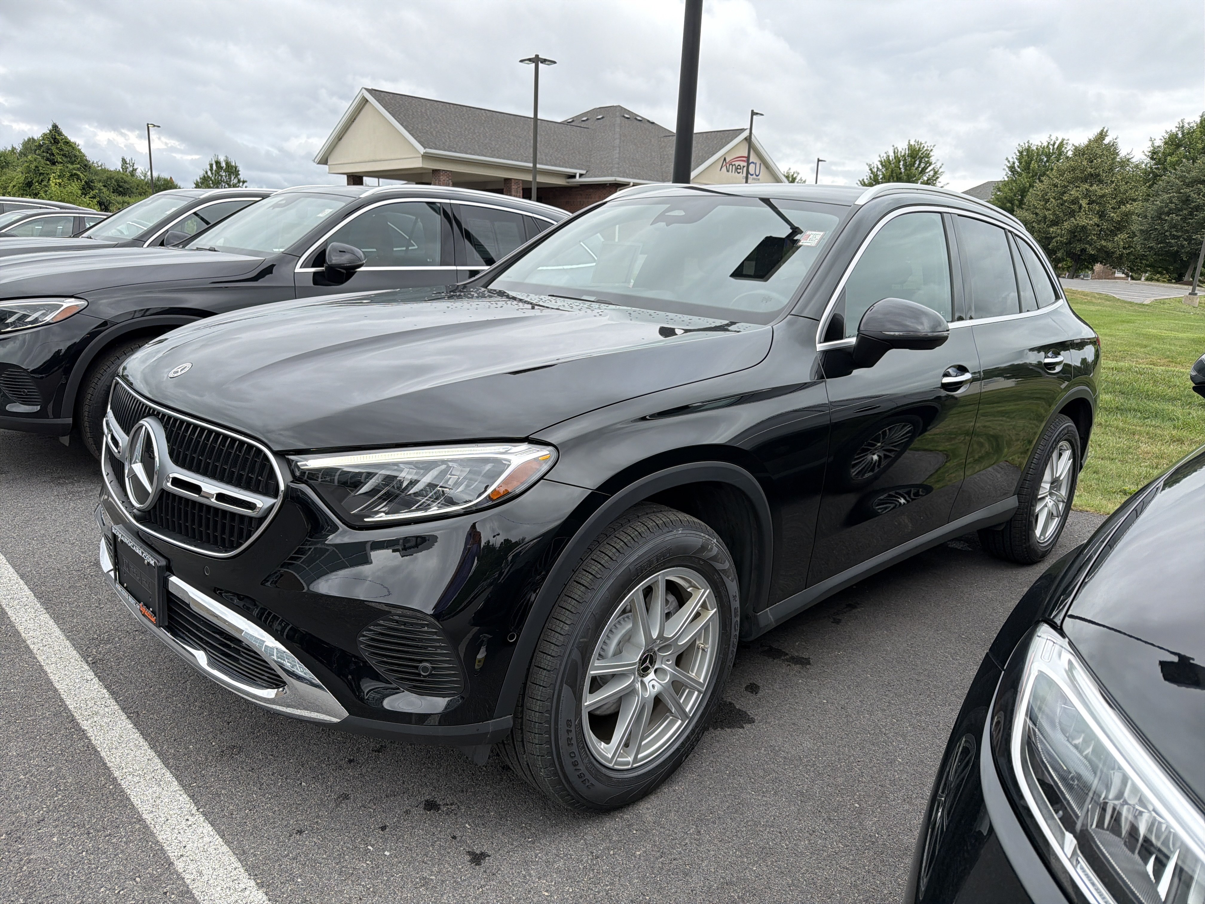 Used 2023 Mercedes-Benz GLC 300 4MATIC image 4