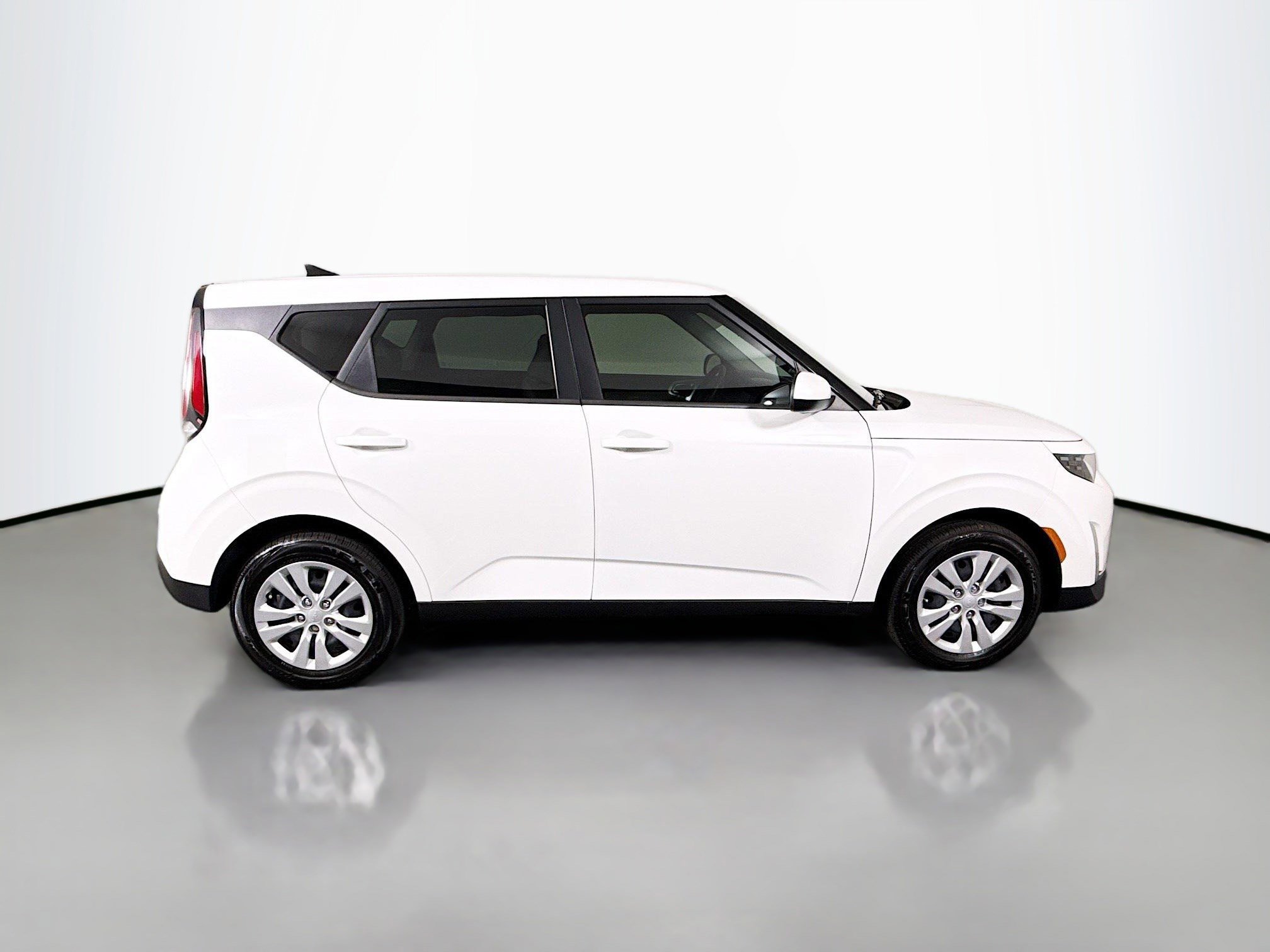 Used 2024 Kia Soul LX image 11