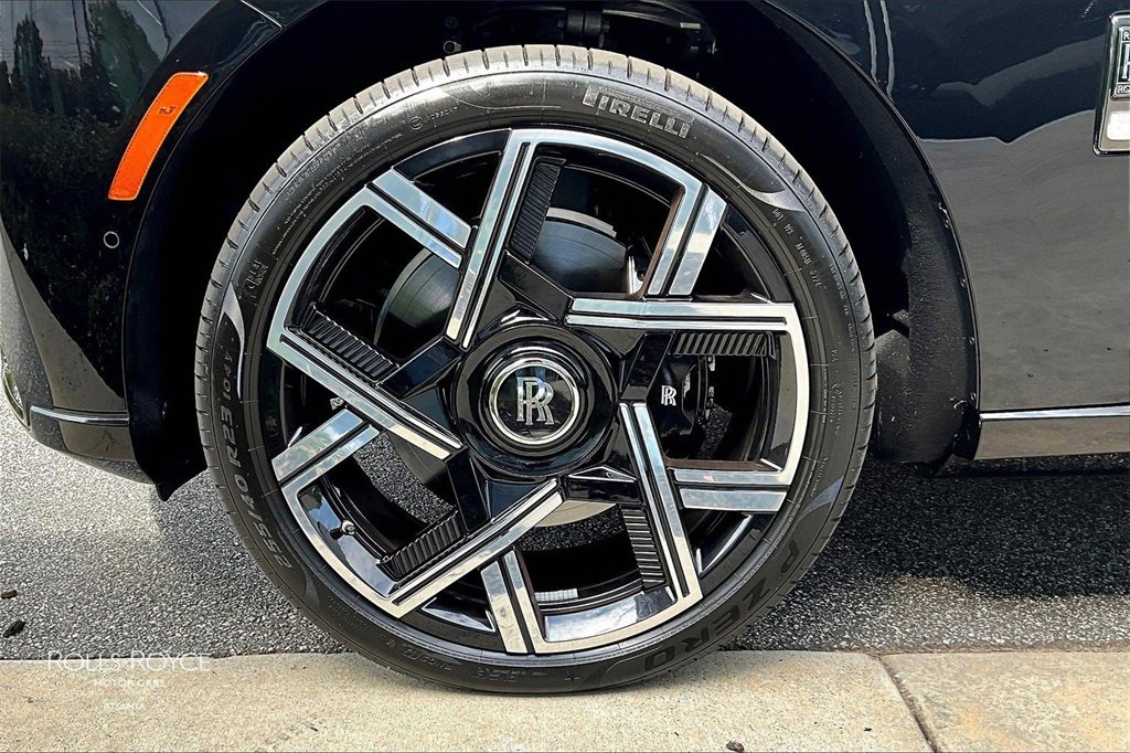 Certified 2025 Rolls-Royce Cullinan Black Badge image 12