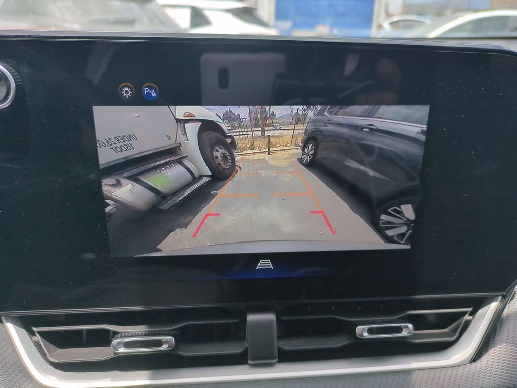 Used 2025 Chevrolet Equinox LT AWD/4WD image 16