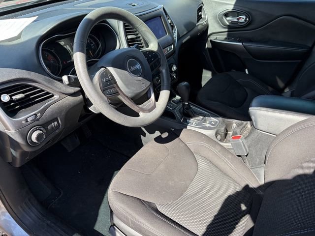 Used 2021 Jeep Cherokee Latitude FWD image 9