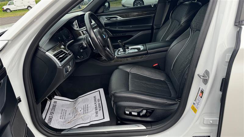 Used 2022 BMW 740i w/ M Sport Package RWD image 38