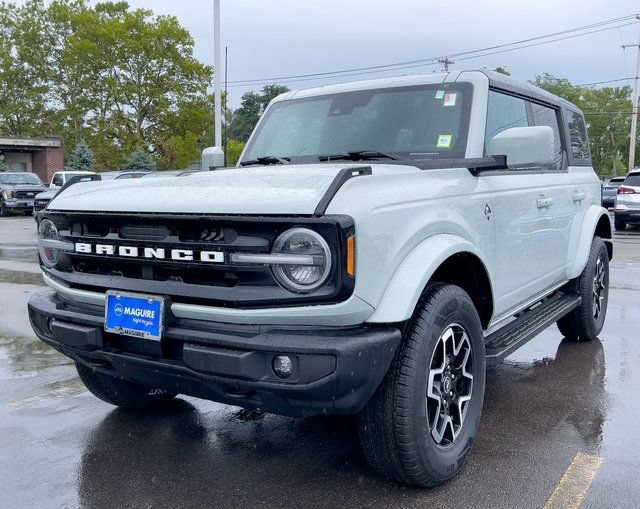 Used 2023 Ford Bronco Outer Banks AWD/4WD image 2