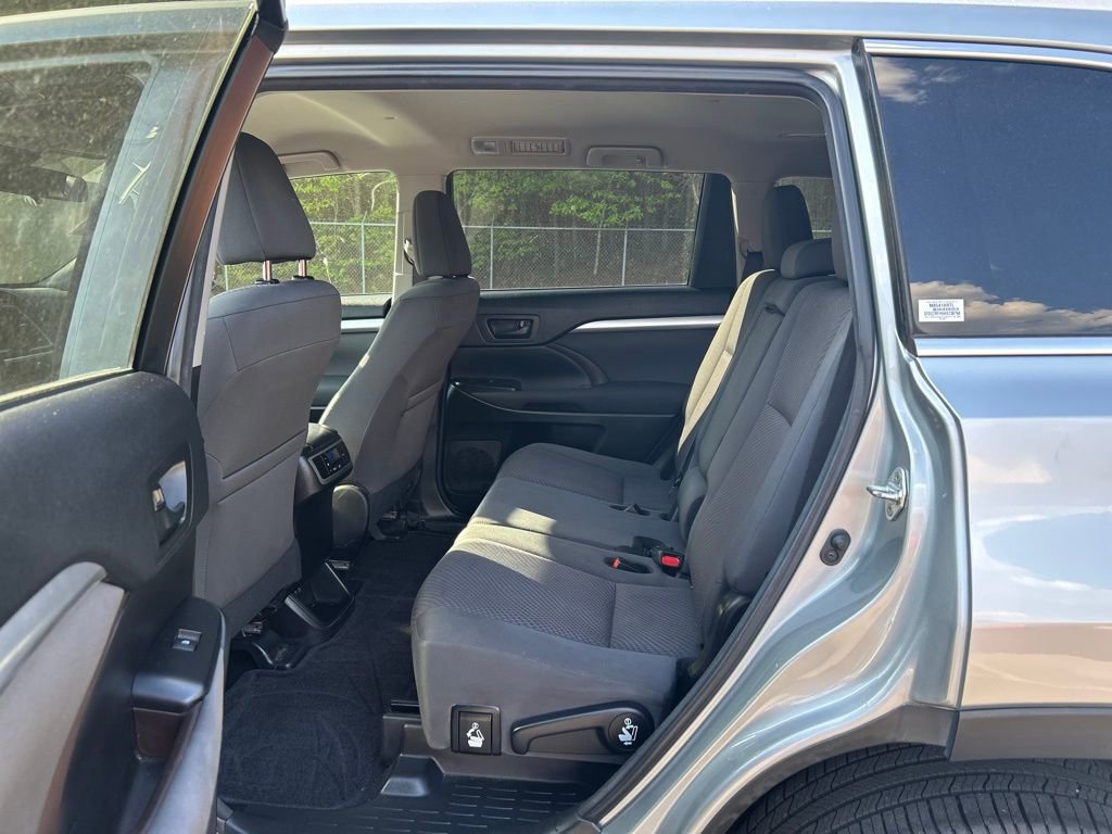 Used 2017 Toyota Highlander LE FWD image 10
